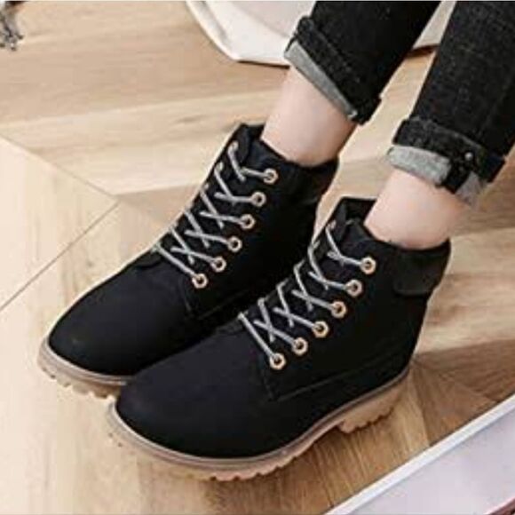 CHARLOTTE RUSSE ROUND TOE LACE-UP CLOSURE WOMEN"S BOOT - Picture 1 of 16